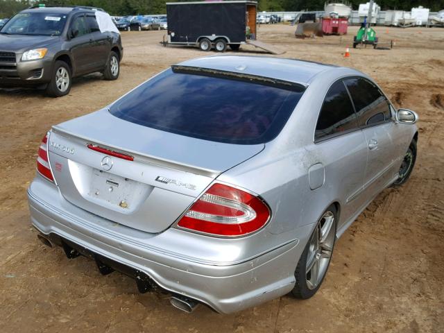 WDBTJ75J85F136478 - 2005 MERCEDES-BENZ CLK 500 SILVER photo 4