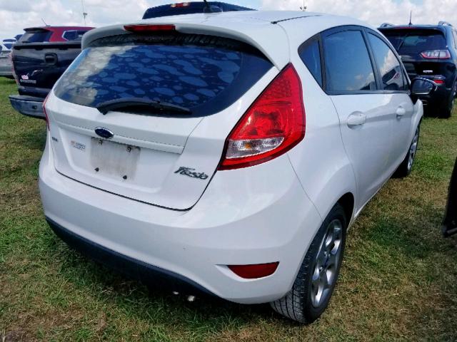 3FADP4FJXCM106418 - 2012 FORD FIESTA SES WHITE photo 4