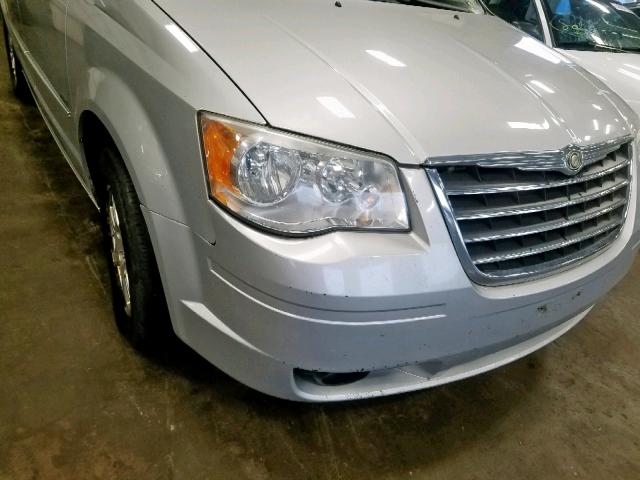 2A8HR54P68R709958 - 2008 CHRYSLER TOWN & COU SILVER photo 9