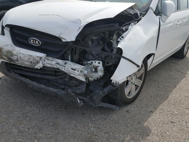 KNAFG526887159045 - 2008 KIA RONDO LX WHITE photo 9