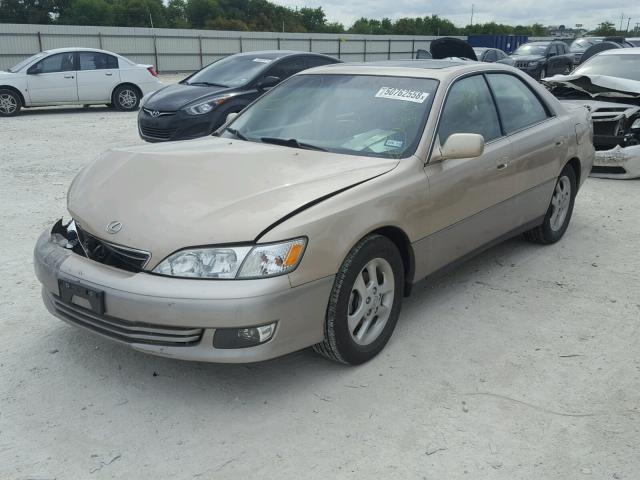 JT8BF28G210325964 - 2001 LEXUS ES 300 GOLD photo 2