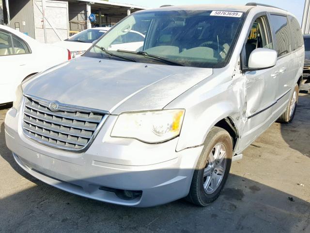 2A8HR54149R600864 - 2009 CHRYSLER TOWN & COU SILVER photo 2