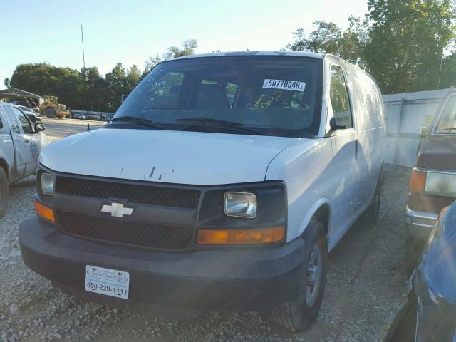 1GCFG154381104348 - 2008 CHEVROLET EXPRESS G1 WHITE photo 2