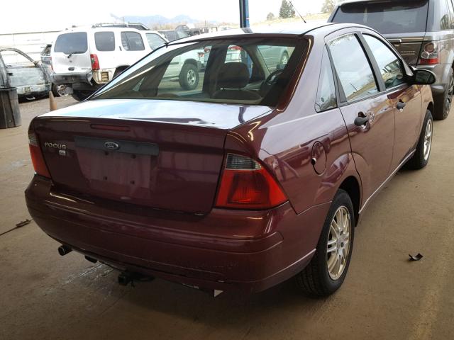 1FAHP34N57W239658 - 2007 FORD FOCUS ZX4 MAROON photo 4