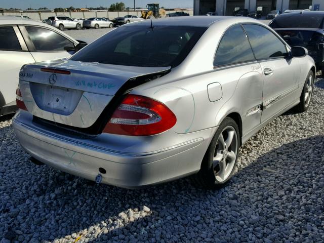 WDBTJ65J95F153994 - 2005 MERCEDES-BENZ CLK 320C SILVER photo 4