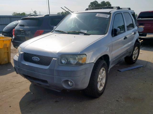 1FMYU93135DA07892 - 2005 FORD ESCAPE XLT SILVER photo 2