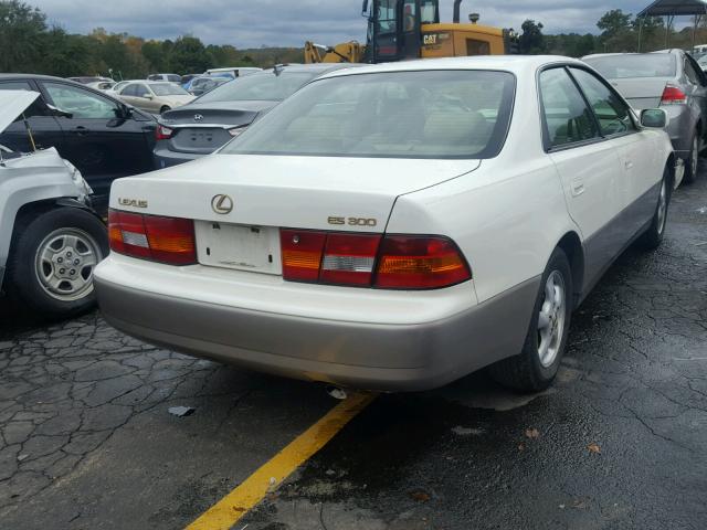 JT8BF28G3W0139342 - 1998 LEXUS ES 300 WHITE photo 4