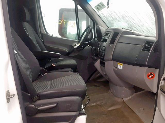 WD3PE8CC7A5425539 - 2010 MERCEDES-BENZ SPRINTER 2 WHITE photo 5