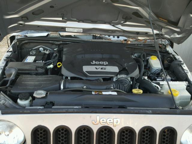 1C4AJWAG0EL247718 - 2014 JEEP WRANGLER S SILVER photo 7