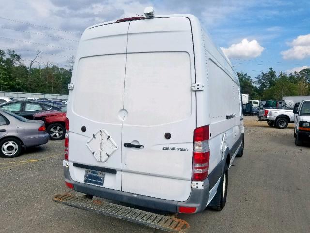 WD3PE8CB0B5584640 - 2011 MERCEDES-BENZ SPRINTER 2 WHITE photo 4