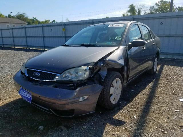 1FAHP34N67W337047 - 2007 FORD FOCUS ZX4 GRAY photo 2