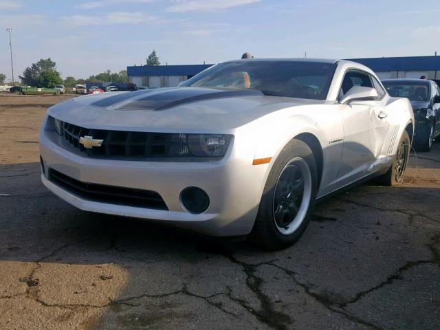 2G1FA1ED8B9139979 - 2011 CHEVROLET CAMARO LS SILVER photo 2