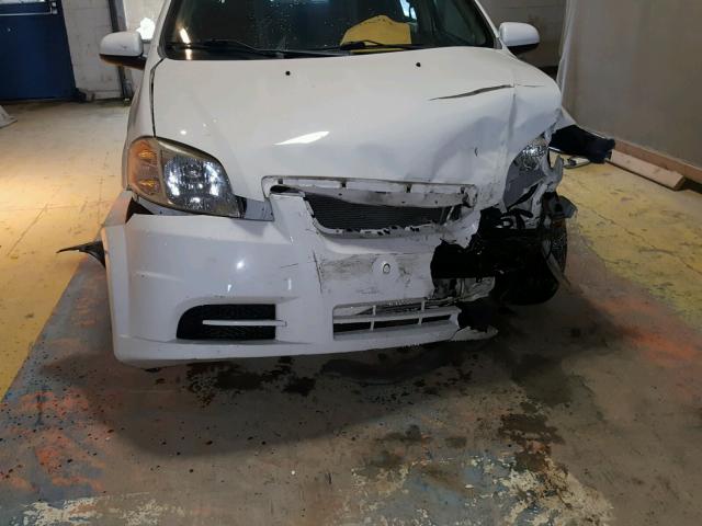 KL1TD5DE4BB195376 - 2011 CHEVROLET AVEO LS WHITE photo 9