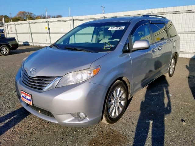 5TDDK3DC6ES079387 - 2014 TOYOTA SIENNA XLE SILVER photo 2