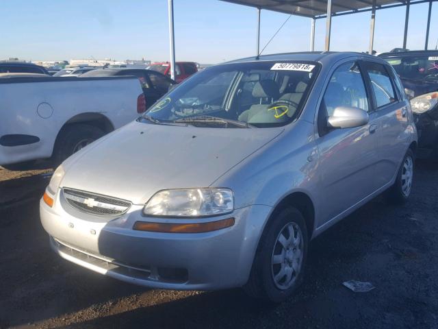 KL1TD62615B375825 - 2005 CHEVROLET AVEO BASE Күміс фото 2