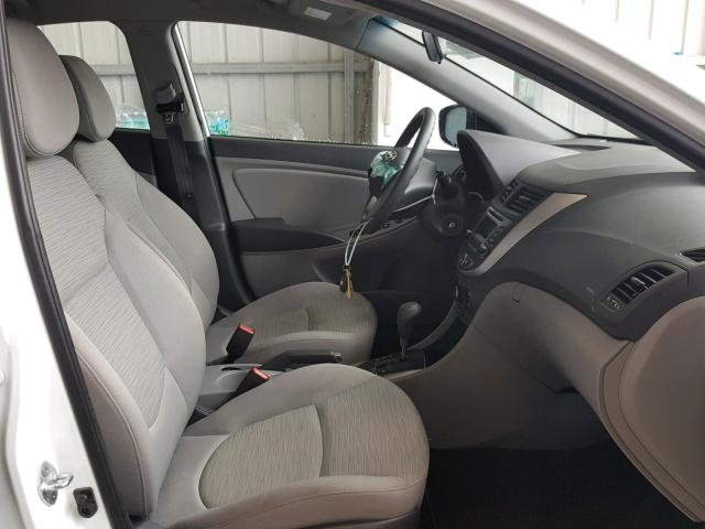 KMHCT4AE7GU075783 - 2016 HYUNDAI ACCENT SE SILVER photo 5