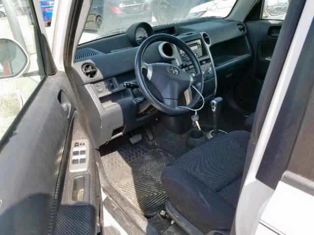 JTLKT324150196575 - 2005 TOYOTA SCION XB WHITE photo 9
