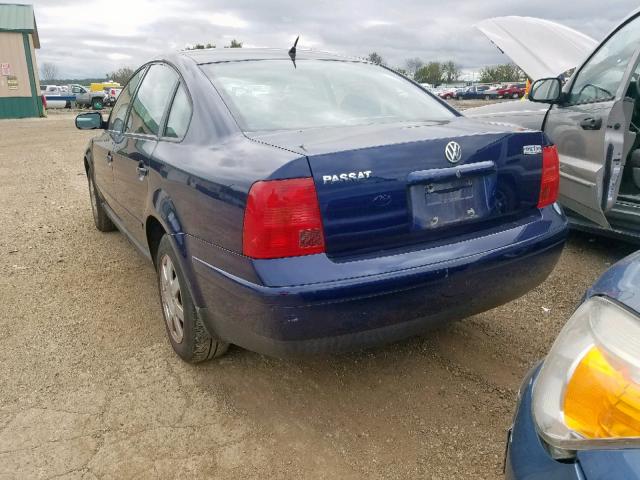 WVWMA23B2YP165252 - 2000 VOLKSWAGEN PASSAT GLS BLUE photo 3