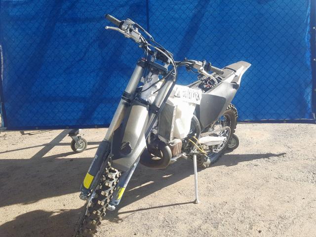 VBKUTN230HM303103 - 2017 HUSQVARNA TE300 WHITE photo 2