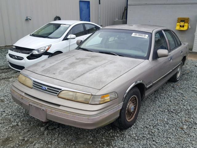 2FALP74W8RX122402 - 1994 FORD CROWN VICT BEIGE photo 2