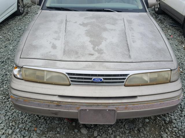 2FALP74W8RX122402 - 1994 FORD CROWN VICT BEIGE photo 9