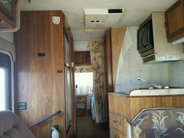 1FDKE30G3KHB44019 - 1989 FORD F-350 WHITE photo 6
