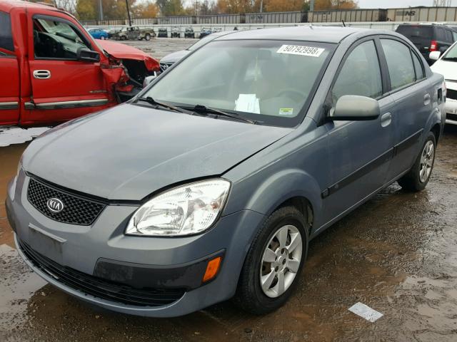 KNADE123166093274 - 2006 KIA RIO GRAY photo 2