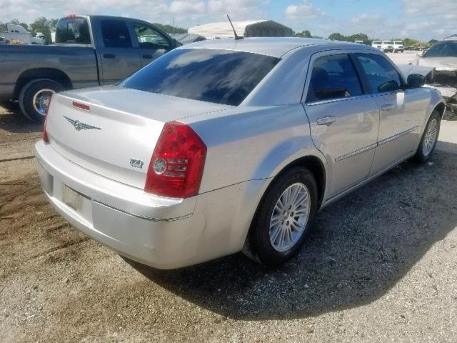 2C3KA53G68H269532 - 2008 CHRYSLER 300 TOURIN SILVER photo 4