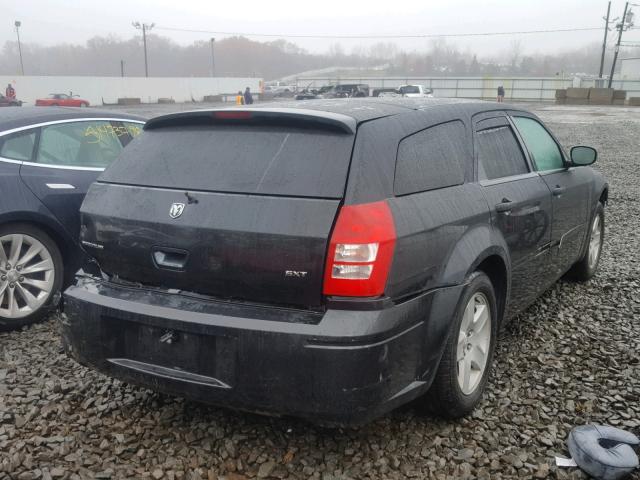 2D4FV48V75H128406 - 2005 DODGE MAGNUM SXT BLACK photo 4