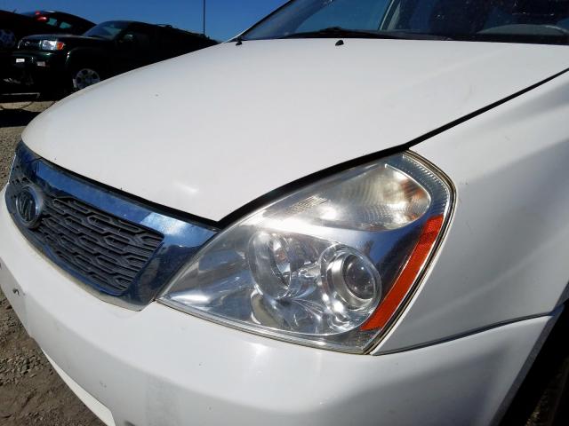 KNDMG4C79C6480568 - 2012 KIA SEDONA LX WHITE photo 9