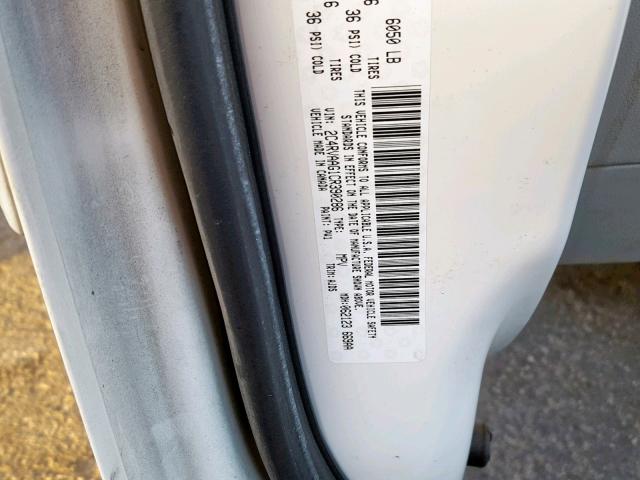 2C4RVAAG1CR390286 - 2012 VOLKSWAGEN ROUTAN S WHITE photo 10