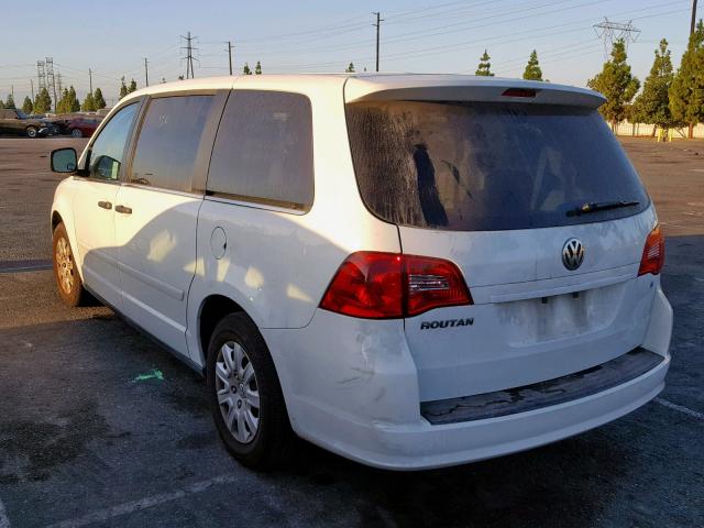 2C4RVAAG1CR390286 - 2012 VOLKSWAGEN ROUTAN S WHITE photo 3