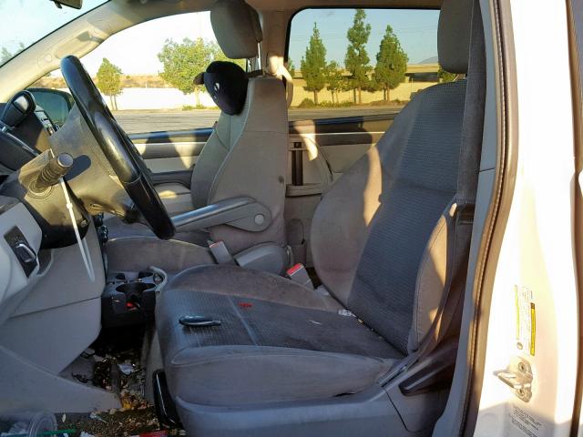 2C4RVAAG1CR390286 - 2012 VOLKSWAGEN ROUTAN S WHITE photo 9