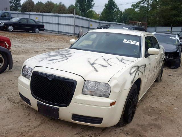 2C3LA43R26H278404 - 2006 CHRYSLER 300 WHITE photo 2