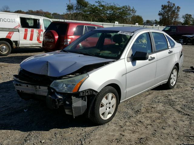 1FAHP34N98W220712 - 2008 FORD FOCUS S/SE SILVER photo 2