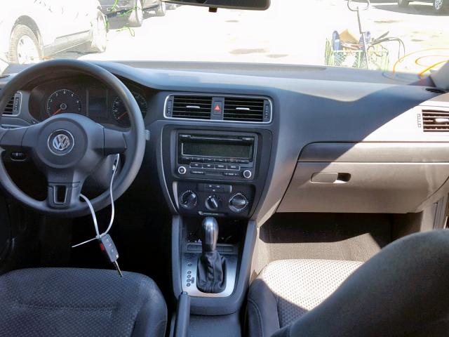 3VW2K7AJ7CM309790 - 2012 VOLKSWAGEN JETTA BASE GRAY photo 9