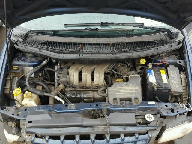 2C4GJ44R9YR689047 - 2000 CHRYSLER GRAND VOYA BLUE photo 7