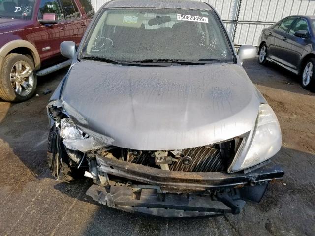 3N1BC13E77L457336 - 2007 NISSAN VERSA S GRAY photo 9