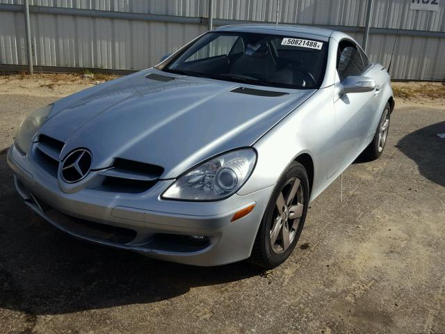 WDBWK54F96F116043 - 2006 MERCEDES-BENZ SLK 280 SILVER photo 2