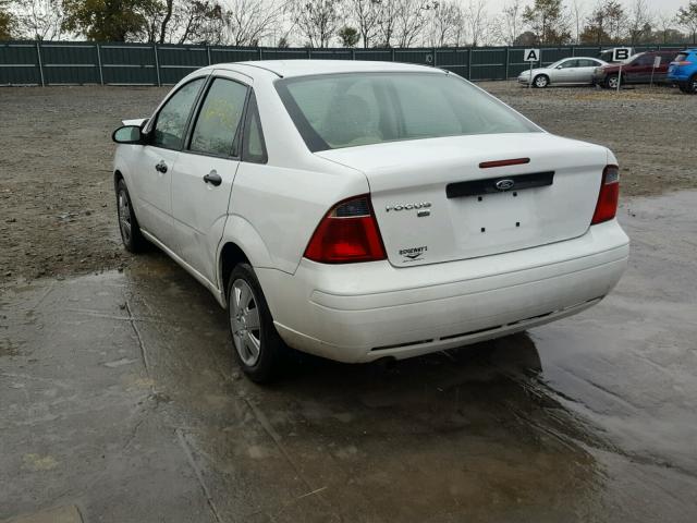 1FAHP34N87W349622 - 2007 FORD FOCUS ZX4 WHITE photo 3