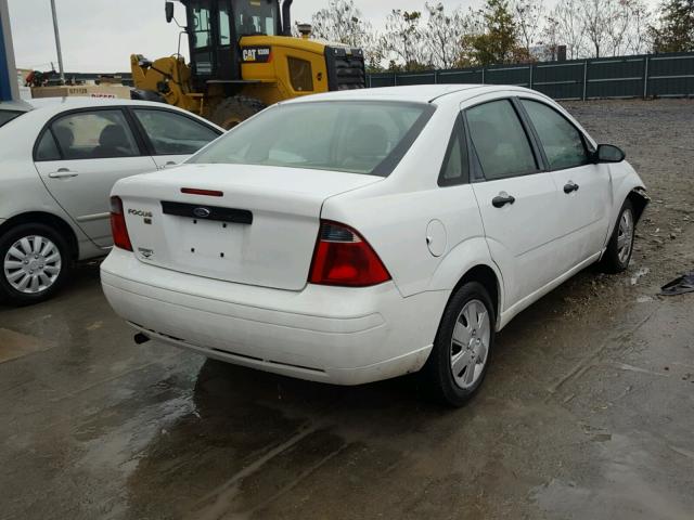 1FAHP34N87W349622 - 2007 FORD FOCUS ZX4 WHITE photo 4