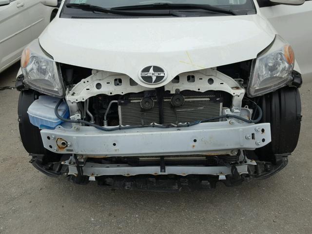 JTKKUPB49E1043686 - 2014 TOYOTA SCION XD WHITE photo 7