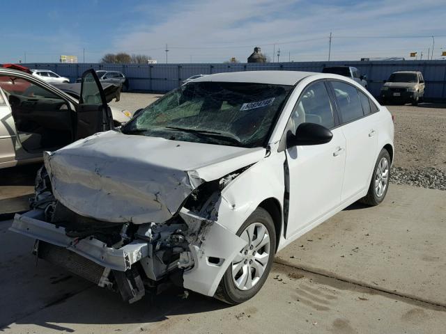 1G1PA5SH1F7166967 - 2015 CHEVROLET CRUZE LS WHITE photo 2