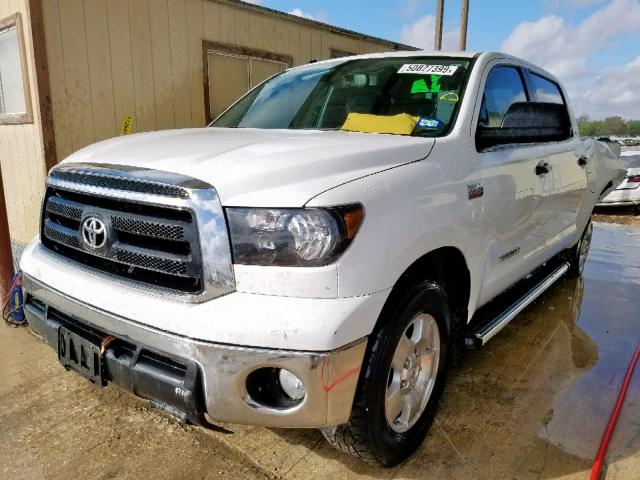 5TFDW5F12BX203978 - 2011 TOYOTA TUNDRA CRE WHITE photo 2