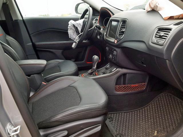 3C4NJDDB5KT650101 - 2019 JEEP COMPASS TR GRAY photo 5