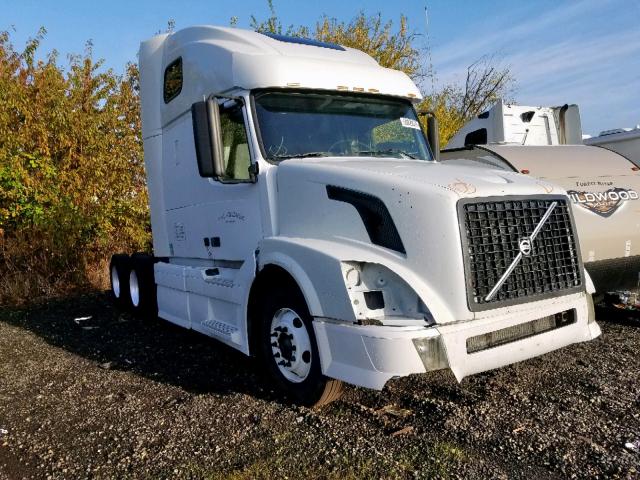 4V4NC9TG47N438595 - 2007 VOLVO VN VNL WHITE photo 1