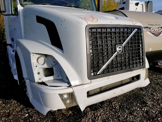 4V4NC9TG47N438595 - 2007 VOLVO VN VNL WHITE photo 7