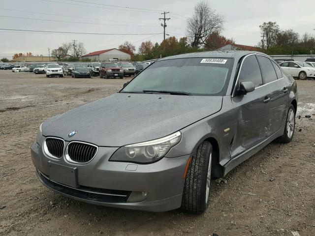 WBANV13579C153925 - 2009 BMW 528 XI GRAY photo 2