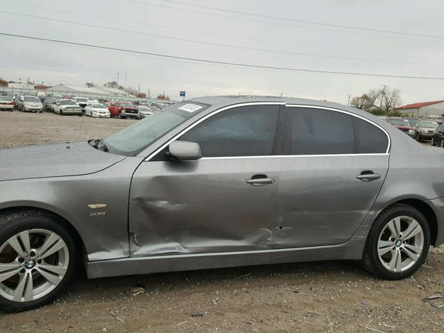 WBANV13579C153925 - 2009 BMW 528 XI GRAY photo 9