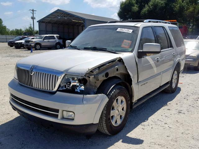 5LMFU27596LJ02540 - 2006 LINCOLN NAVIGATOR CREAM photo 2